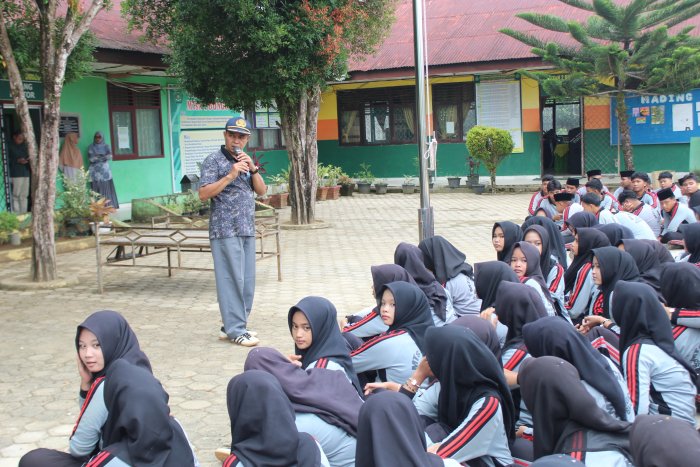 Suntik Semangat! Kepala MTsN 2 Bungo Beri Arahan Khusus Siswa Kelas IX Jelang TKA Senin Mendatang Suntik Semangat! Kepala MTsN 2 Bungo Beri Arahan Khusus Siswa Kelas IX Jelang TKA Senin Mendatang