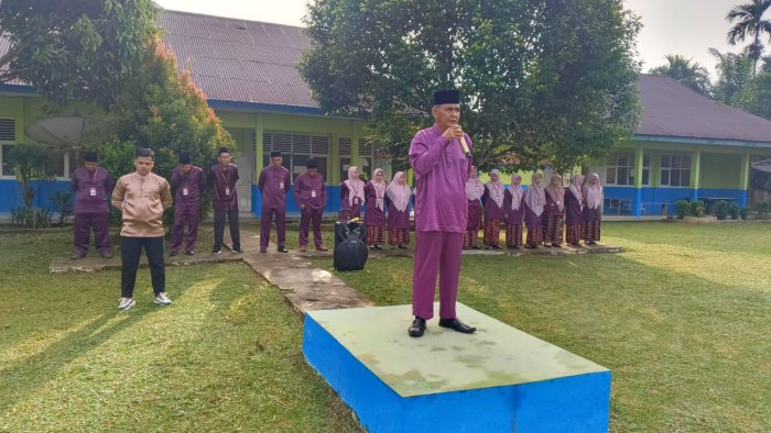 Awali Masuk Madrasah Pasca Libur Akademik, MTsN 5 Tebo Gelar Upacara Bendera Awali Masuk Madrasah Pasca Libur Akademik, MTsN 5 Tebo Gelar Upacara Bendera