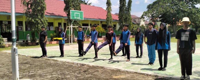 Petugas Upacara MAN 2 Bungo Matangkan Persiapan Jelang Upacara Bendera Hari Senin Petugas Upacara MAN 2 Bungo Matangkan Persiapan Jelang Upacara Bendera Hari Senin