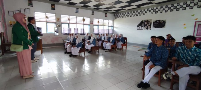 Buka Wawasan Perguruan Tinggi, Mahasiswa UNAND Sosialisasi ke Siswa Kelas XII MAN 1 Kerinci Buka Wawasan Perguruan Tinggi, Mahasiswa UNAND Sosialisasi ke Siswa Kelas XII MAN 1 Kerinci