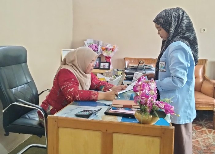 Mahasiswa IAI Yasni Muara Bungo Lakukan Riset di MAN 2 Bungo, Disambut Hangat Kepala Madrasah Mahasiswa IAI Yasni Muara Bungo Lakukan Riset di MAN 2 Bungo, Disambut Hangat Kepala Madrasah