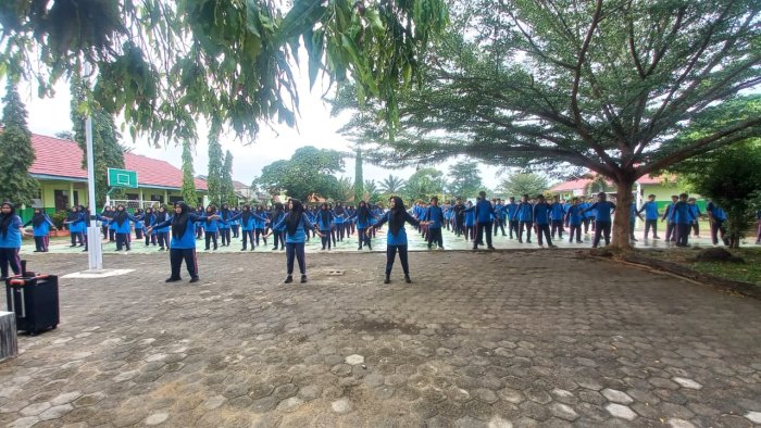 Semangat Pagi! MAN 2 Bungo Gelar Senam Rutin Setiap Sabtu Semangat Pagi! MAN 2 Bungo Gelar Senam Rutin Setiap Sabtu