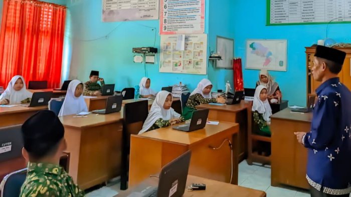 ANBK Hari Pertama, Kepala MIN 4 Tebo Tekankan Fokus Peserta ANBK Hari Pertama, Kepala MIN 4 Tebo Tekankan Fokus Peserta