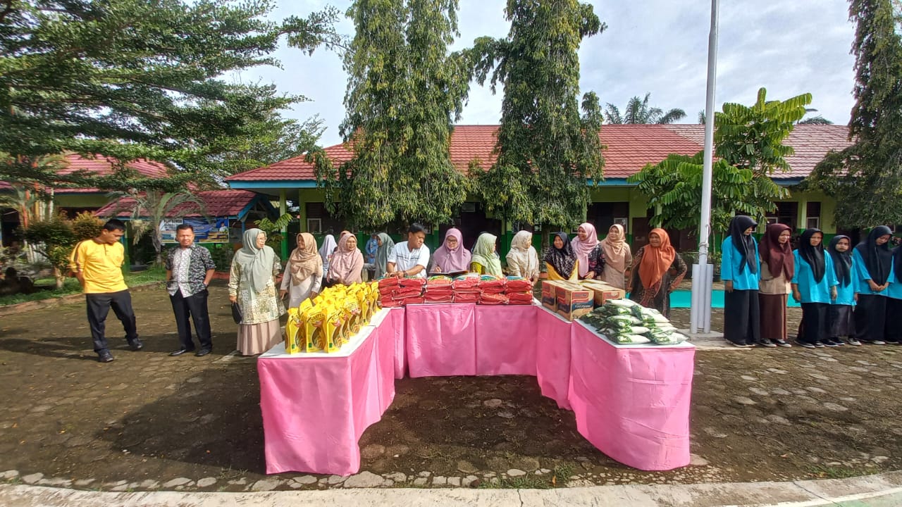 MAN 2 Bungo Membagi Zakat Kepada Siswa-Siswi Yang Berhak Menerima MAN 2 Bungo Membagi Zakat Kepada Siswa-Siswi Yang Berhak Menerima