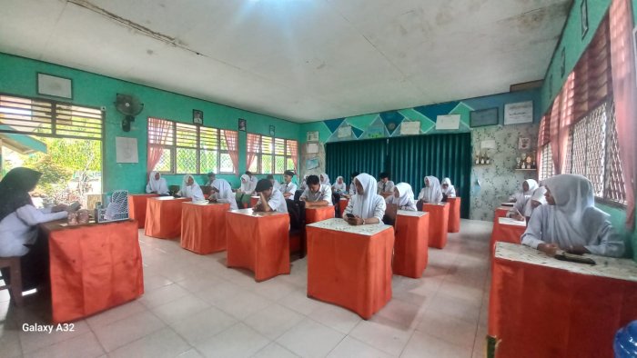 Hari Kedua ASAS Ganjil MAN 2 Bungo Berjalan Lancar, Siswa Tetap Semangat Hadapi Ujian Hari Kedua ASAS Ganjil MAN 2 Bungo Berjalan Lancar, Siswa Tetap Semangat Hadapi Ujian