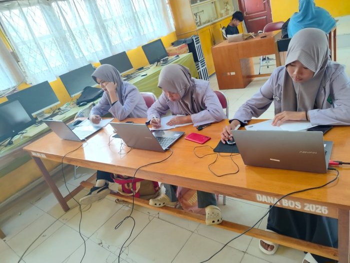 Mantapkan Kesiapan Siswa, Uji Coba OMI di MTsN 1 Batang Hari Berlangsung Aman dan Terkendali Mantapkan Kesiapan Siswa, Uji Coba OMI di MTsN 1 Batang Hari Berlangsung Aman dan Terkendali