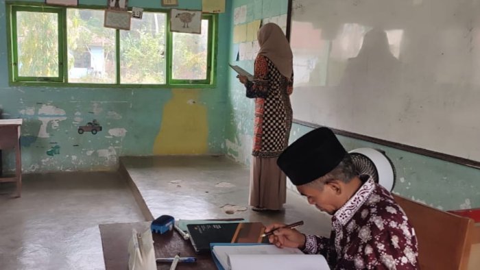 Supervisi Pembelajaran, Guru MIN 4 Tebo Tampil Meyakinkan di Hadapan Kepala Madrasah
