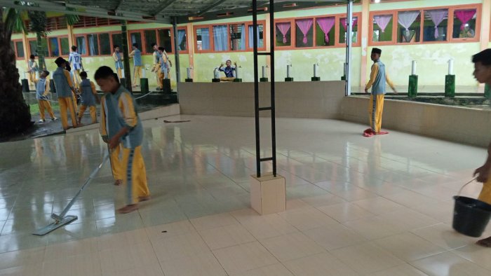 MTsN 1 Tebo Gelar Gotong Royong Sambut Ujian Akhir