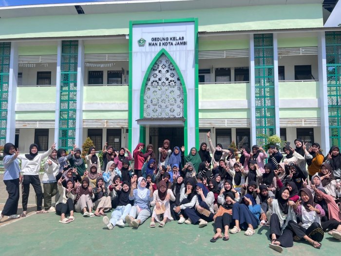 Keceriaan Siswi Asrama MAN 2 Kota Jambi di Perayaan HUT RI ke-80 Keceriaan Siswi Asrama MAN 2 Kota Jambi di Perayaan HUT RI ke-80