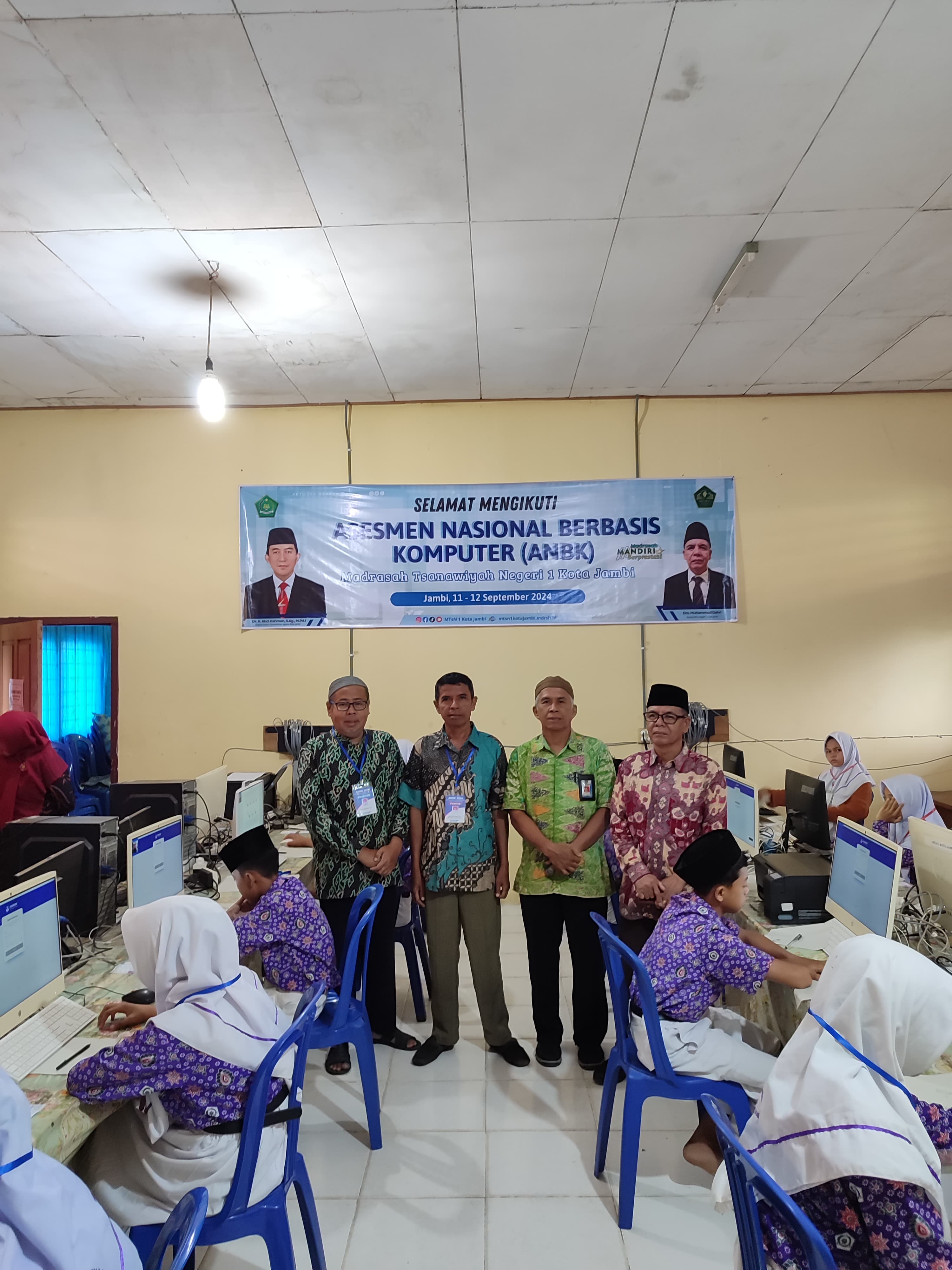 Pengawas MTs Negeri 1 Kota Jambi Pantau Pelaksanaan ANBK 2024 Pengawas MTs Negeri 1 Kota Jambi Pantau Pelaksanaan ANBK 2024