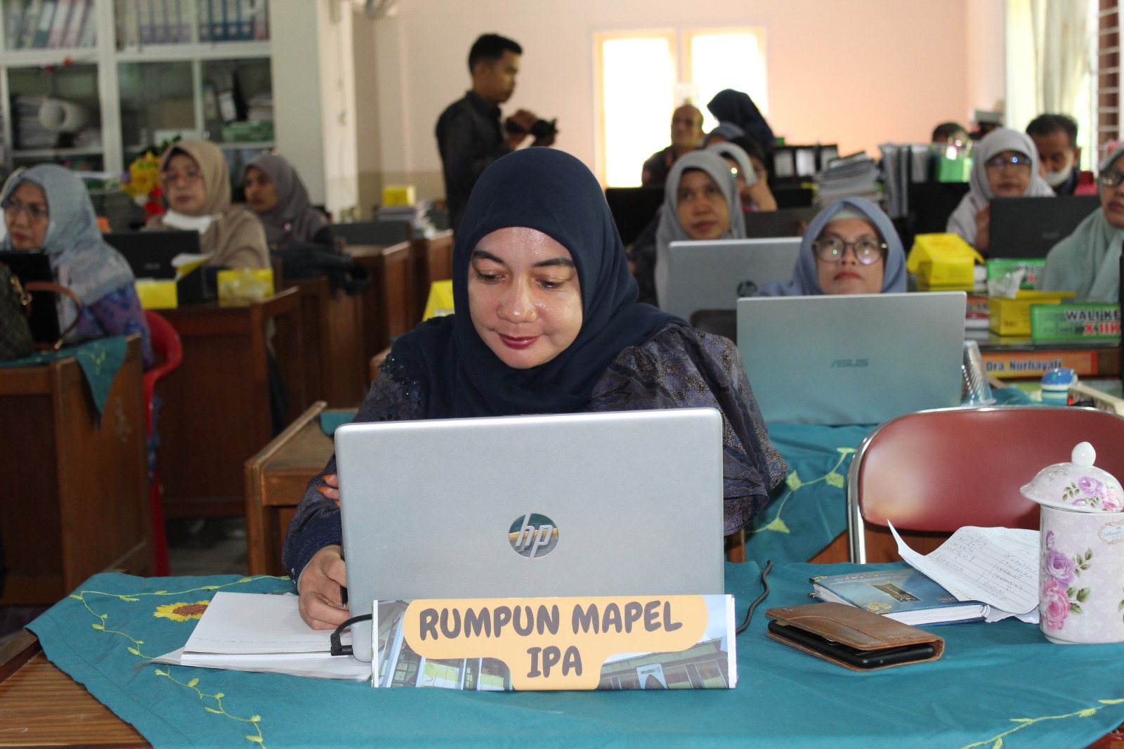 Guru MAN 2 Kota Jambi Siapkan Perangkat Pembelajaran Kurikulum Nasional Guru MAN 2 Kota Jambi Siapkan Perangkat Pembelajaran Kurikulum Nasional