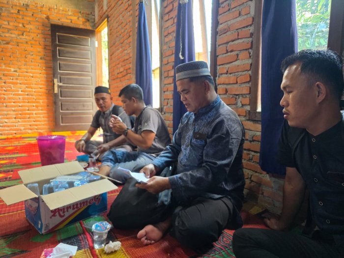 Pererat Silaturahmi, Keluarga Besar MTsN 1 Bungo Hadiri Syukuran Kelahiran Putra Pak Andi Kustian Pererat Silaturahmi, Keluarga Besar MTsN 1 Bungo Hadiri Syukuran Kelahiran Putra Pak Andi Kustian
