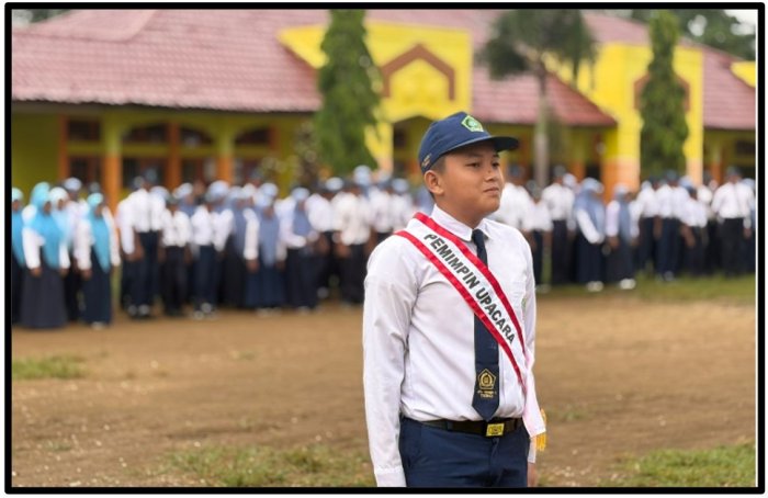 Tampil Memukau, Siswa Kelas VII.A Sukses Pimpin Upacara Senin di MTsN 1 Tebo Tampil Memukau, Siswa Kelas VII.A Sukses Pimpin Upacara Senin di MTsN 1 Tebo