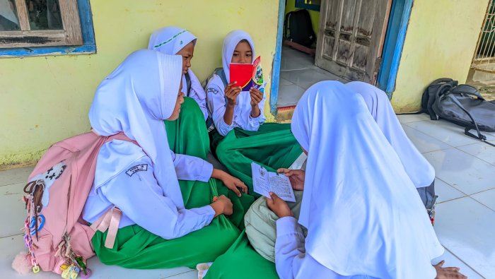 Semangat Pramuka di MIN 4 Tebo: Buku Saku Jadi Teman Setia di Sela Waktu Senggang