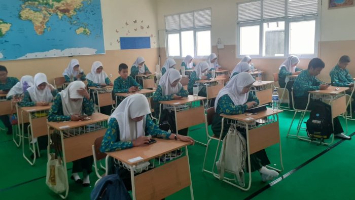 Beragam Semangat Siswa Kelas X MAN 2 Kota Jambi Warnai Pelaksanaan PAS Ganjil 2025