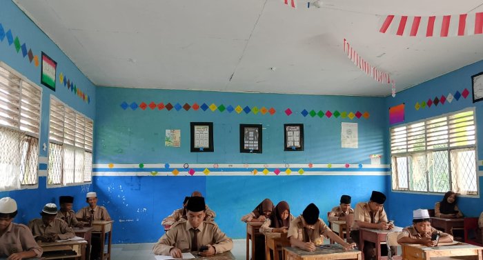 Ujian Hari Keenam di MTsN 5 Tebo Berjalan Lancar
