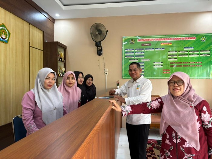 35 Siswa MAN 2 Bungo Terverifikasi Komitmen Pendidikan oleh Tim PKH 35 Siswa MAN 2 Bungo Terverifikasi Komitmen Pendidikan oleh Tim PKH