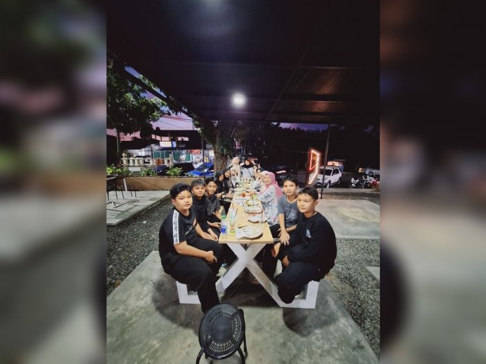 Pererat Silaturahmi, Kelas VIII E Gelar Buka Puasa Bersama di Boemi