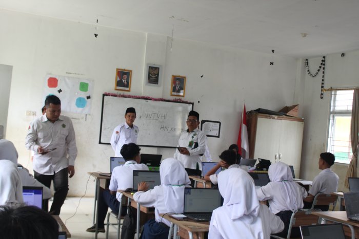 Tinjau Pelaksanaan TKA, Kasi Penmad Kemenag Bungo Lakukan Monev di MTsN 2 Bungo