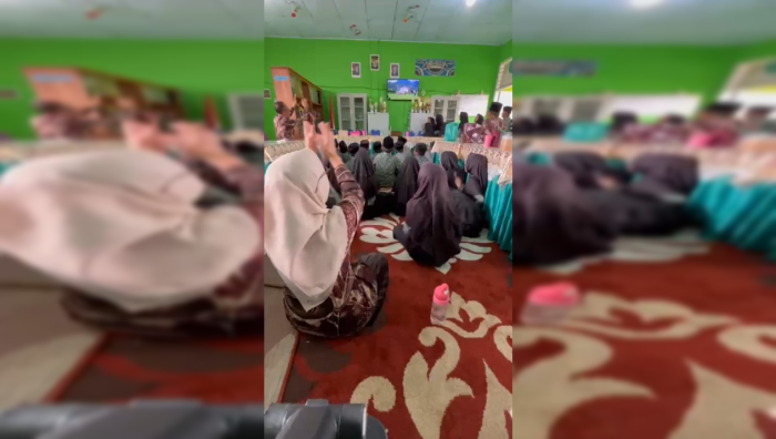Pesta Kemenangan di Madrasah! Guru dan Siswa MIN 3 Kerinci Nobar Kunci Kemenangan 5-1 Pesta Kemenangan di Madrasah! Guru dan Siswa MIN 3 Kerinci Nobar Kunci Kemenangan 5-1