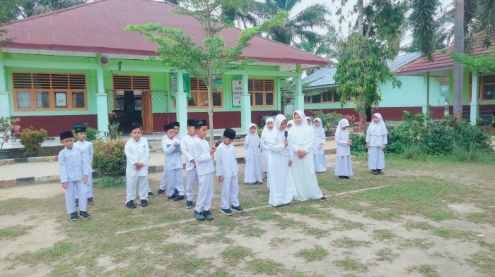 MIN 3 Tebo Gelar Muhadarah, Kelas 3B Tampilkan Pentingnya Shalat 5 Waktu