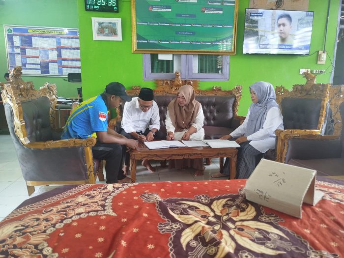 Kepala MIN 3 Tebo Lakukan Koordinasi Terkait Kedisiplinan Siswa Saat Jam Pelajaran Kepala MIN 3 Tebo Lakukan Koordinasi Terkait Kedisiplinan Siswa Saat Jam Pelajaran