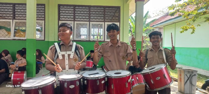 Penuh Semangat, Siswa MAN 2 Bungo Matangkan Latihan Drumband untuk Semarak HUT Ke-81 RI Penuh Semangat, Siswa MAN 2 Bungo Matangkan Latihan Drumband untuk Semarak HUT Ke-81 RI