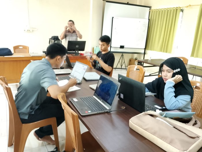 MAN 2 Kota Jambi Mantapkan Persiapan OMI, Aurelia Jalani Uji Coba di Gedung Multimedia