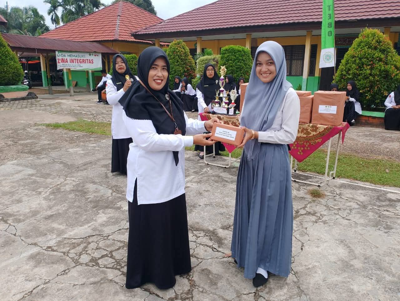 Menginspirasi Motivasi Belajar Siswa Melalui Pemberian Reward yang Inovatif