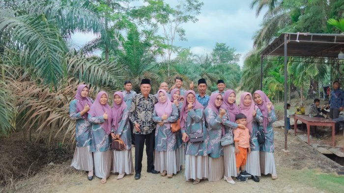 Keluarga Besar Min 3 Tebo Hadir Meriahkan Walimatul Khitan Anak Bapak Sutran, S.Pd