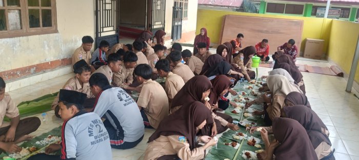 Selesai Misi Kemerdekaan RI ke-81, Tim Drumband MTsN 2 Bungo Gelar Unjuk Undur Diri dan Makan Bersama