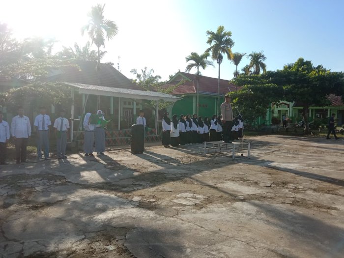 MAN 1 Tanjung Jabung Timur Laksanakan Apel Pagi Bersama Kapolsek Rantau Rasau