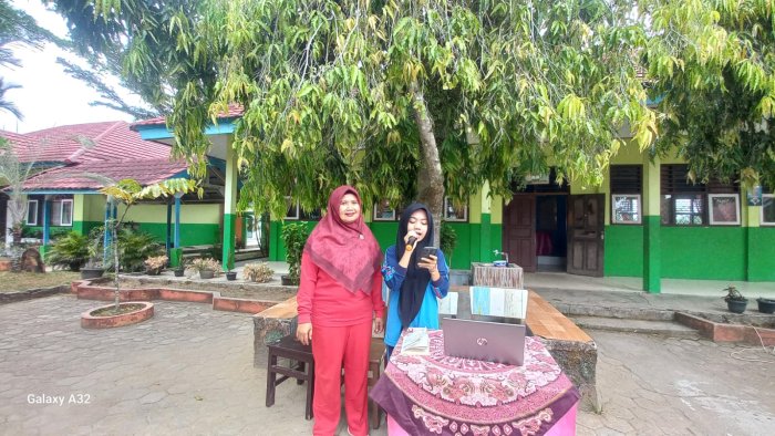 Dela Juniza Jadi Pembawa Acara Lomba Senam Pensi Hari Ini Dela Juniza Jadi Pembawa Acara Lomba Senam Pensi Hari Ini