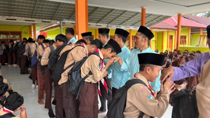 Kebersamaan Siswa MTsN 1 Tebo Jelang Libur Lebaran Kebersamaan Siswa MTsN 1 Tebo Jelang Libur Lebaran