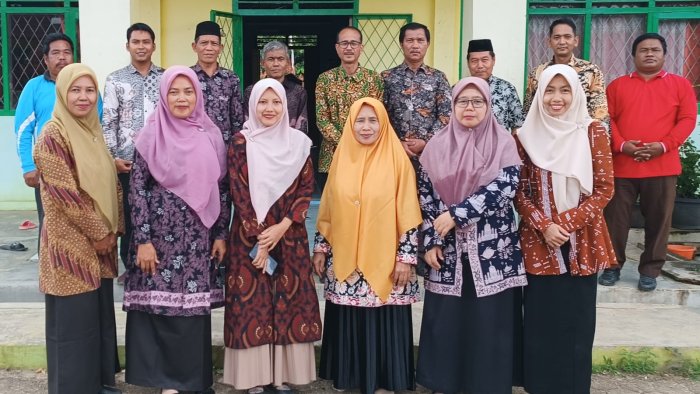 Kepala Kantor Kemenag Tebo Tinjau MIN 4 Tebo, Pastikan Bantuan Plafon untuk Dua Ruang Kelas Baru
