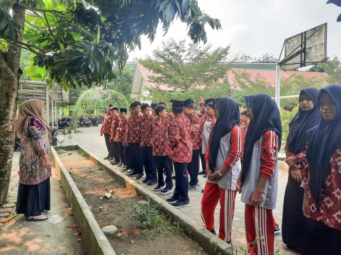 Menjelang HUT ke-81 RI, 51 Murid MTsN 1 Bungo Intensifkan Latihan Aubade