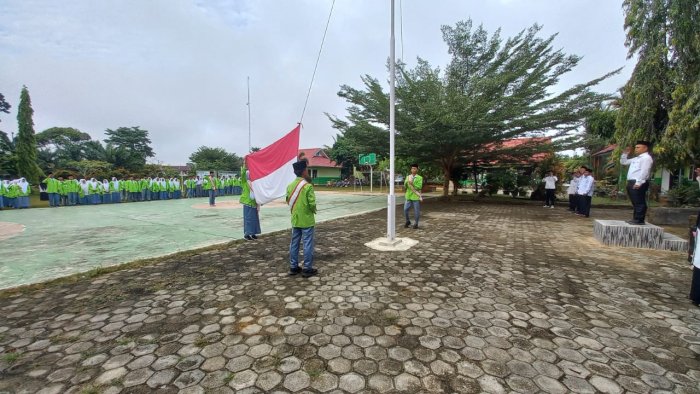 Upacara Bendera Hari Senin, Ingatkan Kita Akan Pentingnya Sholat Upacara Bendera Hari Senin, Ingatkan Kita Akan Pentingnya Sholat