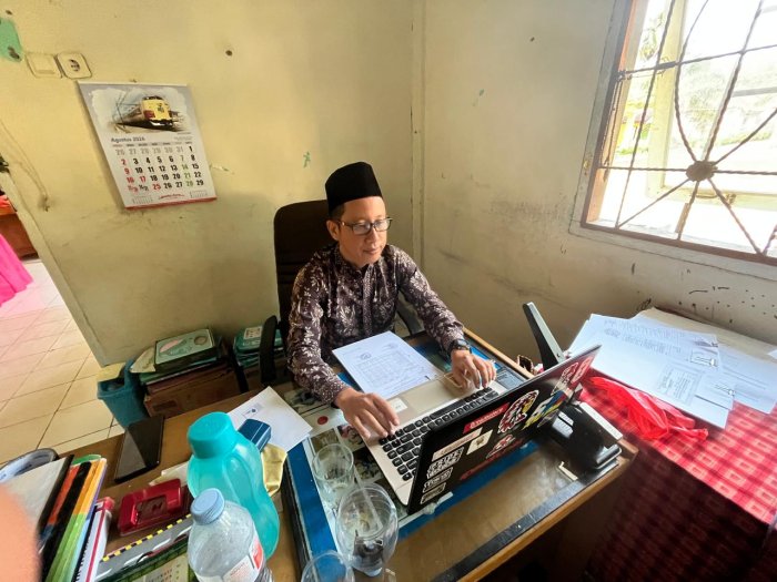 MIN 1 Muaro Jambi Bersiap Hadapi Akreditasi: Kepala Madrasah, Guru, dan Staf Kompak Siapkan Berkas