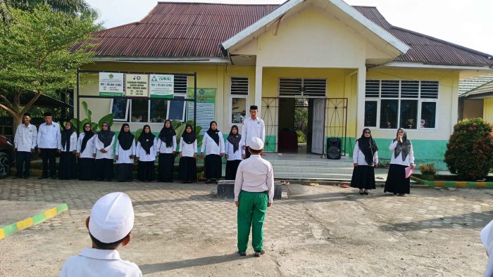 Kepala MIN 1 Muaro Jambi Lukman Edi S.Pd.I Tekankan Pentingnya Disiplin Siswa Kepala MIN 1 Muaro Jambi Lukman Edi S.Pd.I Tekankan Pentingnya Disiplin Siswa
