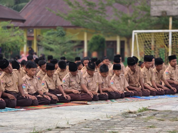 Salat Dhuha Berjamaah, MTsN 1 Bungo Semai Pembiasaan Ibadah dan Kedisiplinan Murid