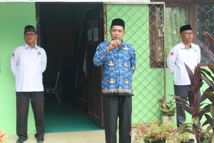 Haru dan Bangga, Kepala MTsN 2 Bungo Berikan Ucapan Selamat Langsung Atas Kelulusan Siswa Kelas IX Haru dan Bangga, Kepala MTsN 2 Bungo Berikan Ucapan Selamat Langsung Atas Kelulusan Siswa Kelas IX