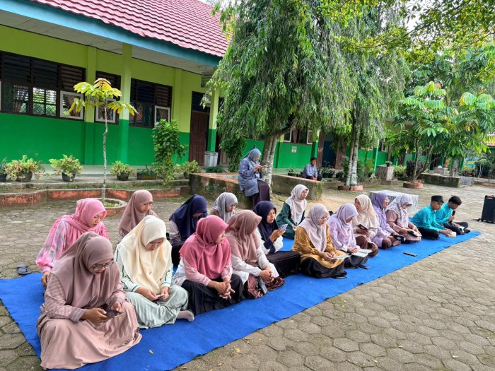 Penuh Percaya Diri, Firman Herry Yanto Pimpin Yasinan Rutin Jumat di MAN 2 Bungo Penuh Percaya Diri, Firman Herry Yanto Pimpin Yasinan Rutin Jumat di MAN 2 Bungo