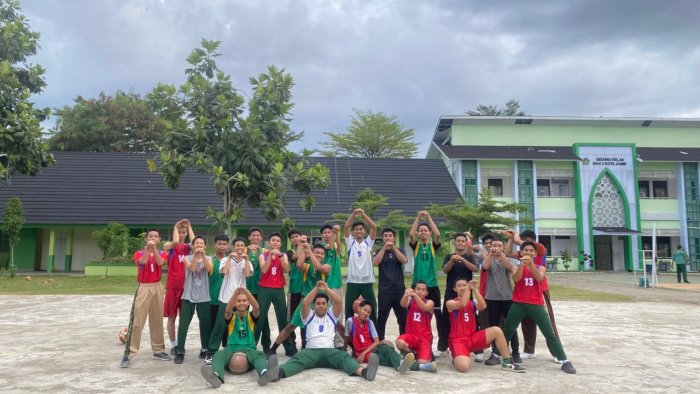 Tim Basket MAN 2 Kota Jambi Latihan ala NBA Tim Basket MAN 2 Kota Jambi Latihan ala NBA