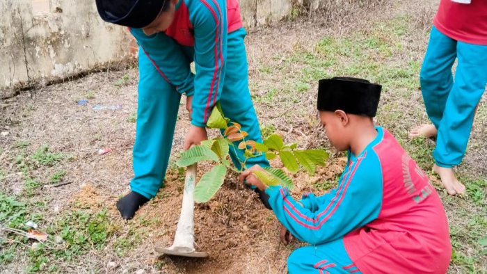 MIN 4 Tebo Teguhkan Komitmen Menjaga Keasrian Lingkungan Madrasah