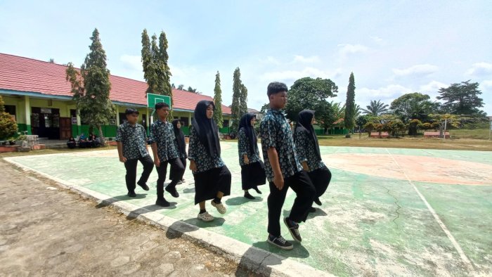 Siang Ini, Kelas X C Semangat Latihan LKBB Lagi! Siang Ini, Kelas X C Semangat Latihan LKBB Lagi!