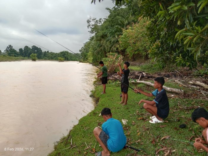 Libur Tetap Produktif, Siswa MTsN 1 Bungo Manfaatkan Waktu dengan Memancing Bersama