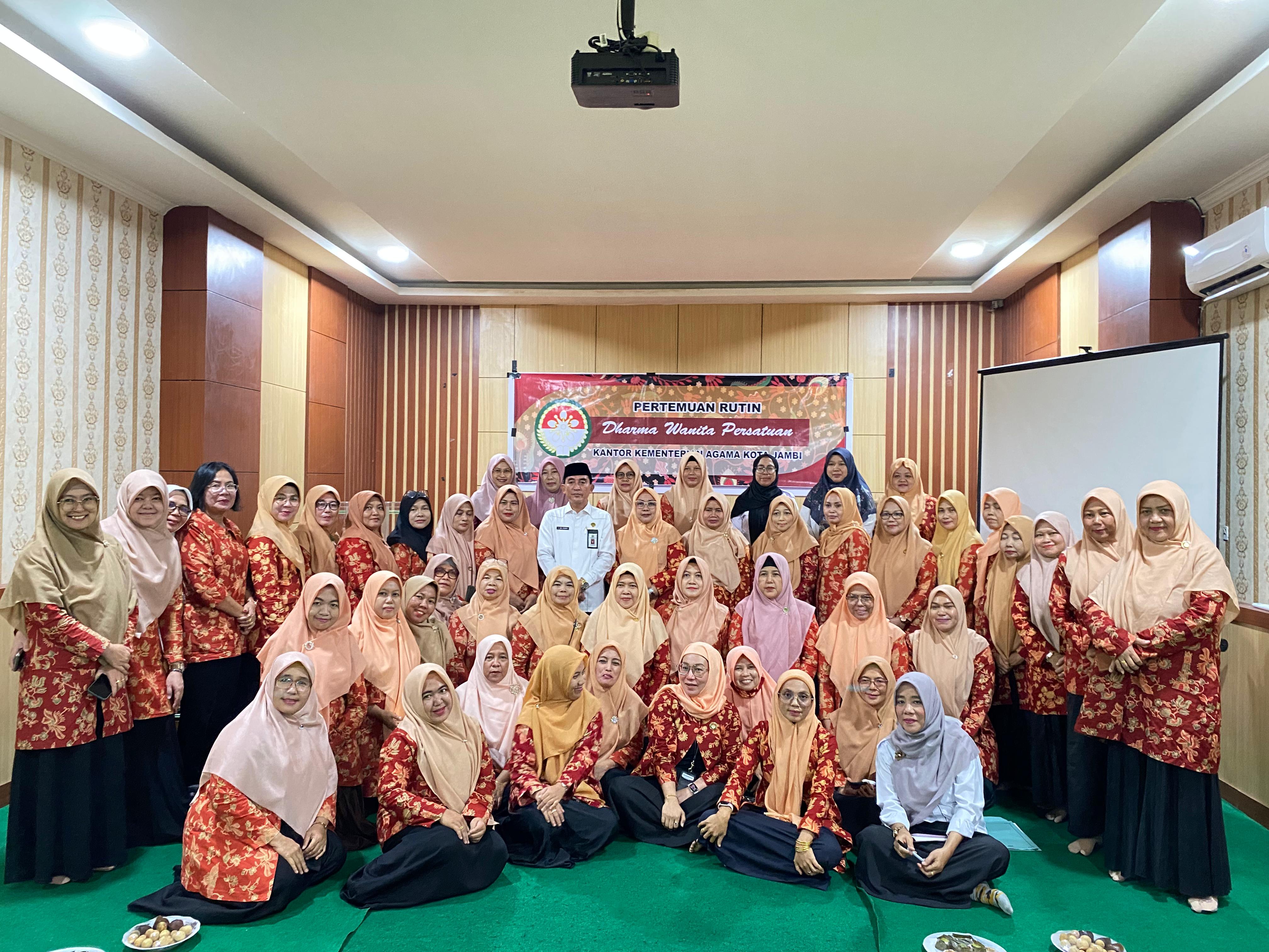 MAN 1 Kota Jambi Berpartisipasi dalam Kegiatan Arisan dan Pertemuan Rutin Dharma Wanita Persatuan Kemenag Kota Jambi MAN 1 Kota Jambi Berpartisipasi dalam Kegiatan Arisan dan Pertemuan Rutin Dharma Wanita Persatuan Kemenag Kota Jambi