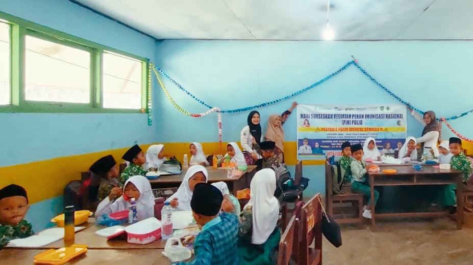 MIN 4 Tebo Dukung Pekan Imunisasi Nasional: Siswa Kelas 1 dan 2 Terima Vaksin Polio MIN 4 Tebo Dukung Pekan Imunisasi Nasional: Siswa Kelas 1 dan 2 Terima Vaksin Polio