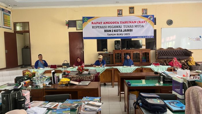 Haru dan Penuh Makna, MAN 2 Kota Jambi Lepas Dra. Hj. Jaudah Memasuki Masa Purna Bakti