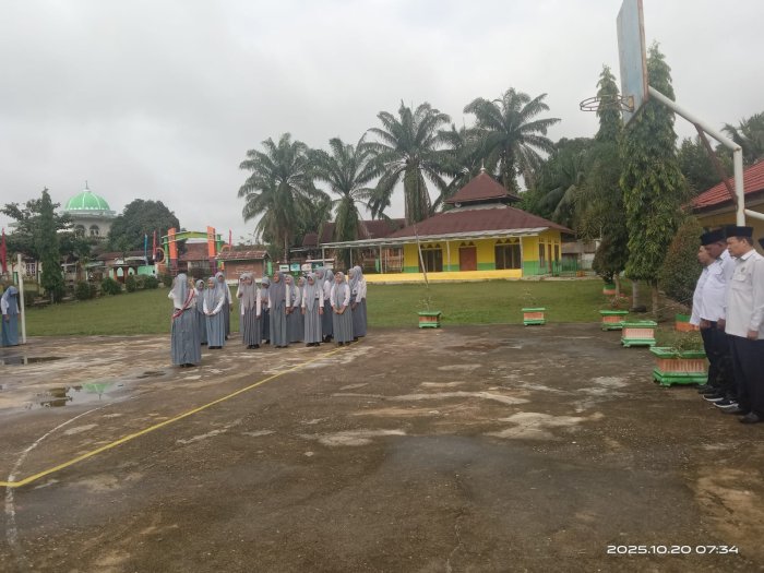 Upacara Bendera SENIN DI MAN 2 Tebo: SISWA DIINGATKAN UNTUK TAAT TATA TERTIB MADRASAH Upacara Bendera SENIN DI MAN 2 Tebo: SISWA DIINGATKAN UNTUK TAAT TATA TERTIB MADRASAH